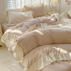 Cyflymder 4pcs Korean lace Duvet Cover Set (1*Duvet Cover + 2*Pillowcase, bed sheet/fitted sheet), Pink checkered print Bedding Set