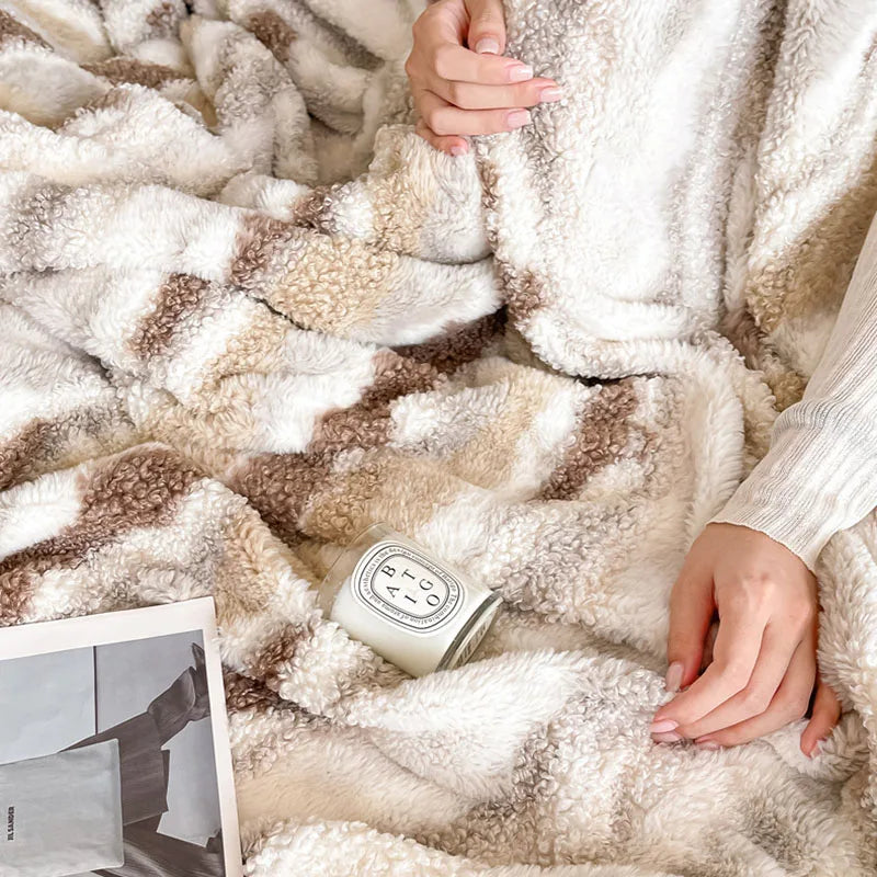 Cyflymder  European Luxury Rabbit Plush Thick Blanket Multifunctional Nap Lamb Wool Blanket for Office Skin-Friendly Bedspreads for Home