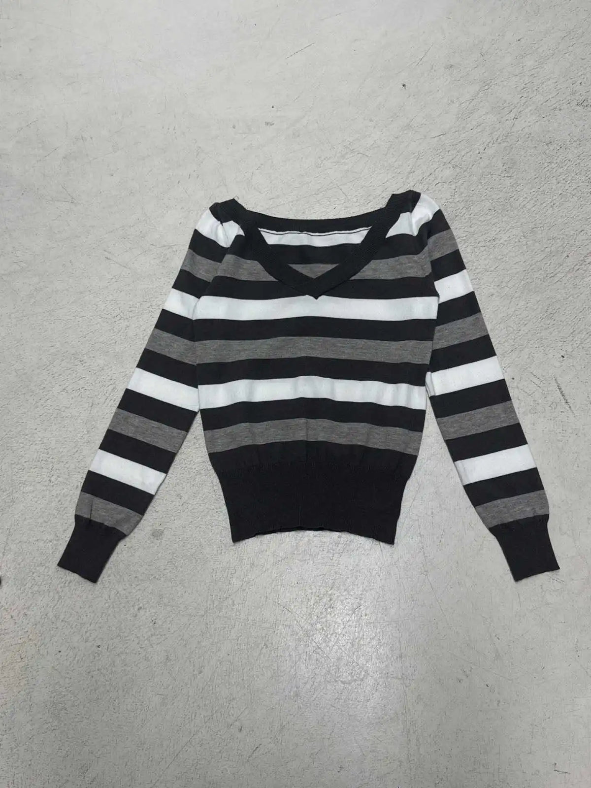 Cyflymder  Autumn and winter new retro contrasting color striped V-neck elastic slim fit long sleeved sweater