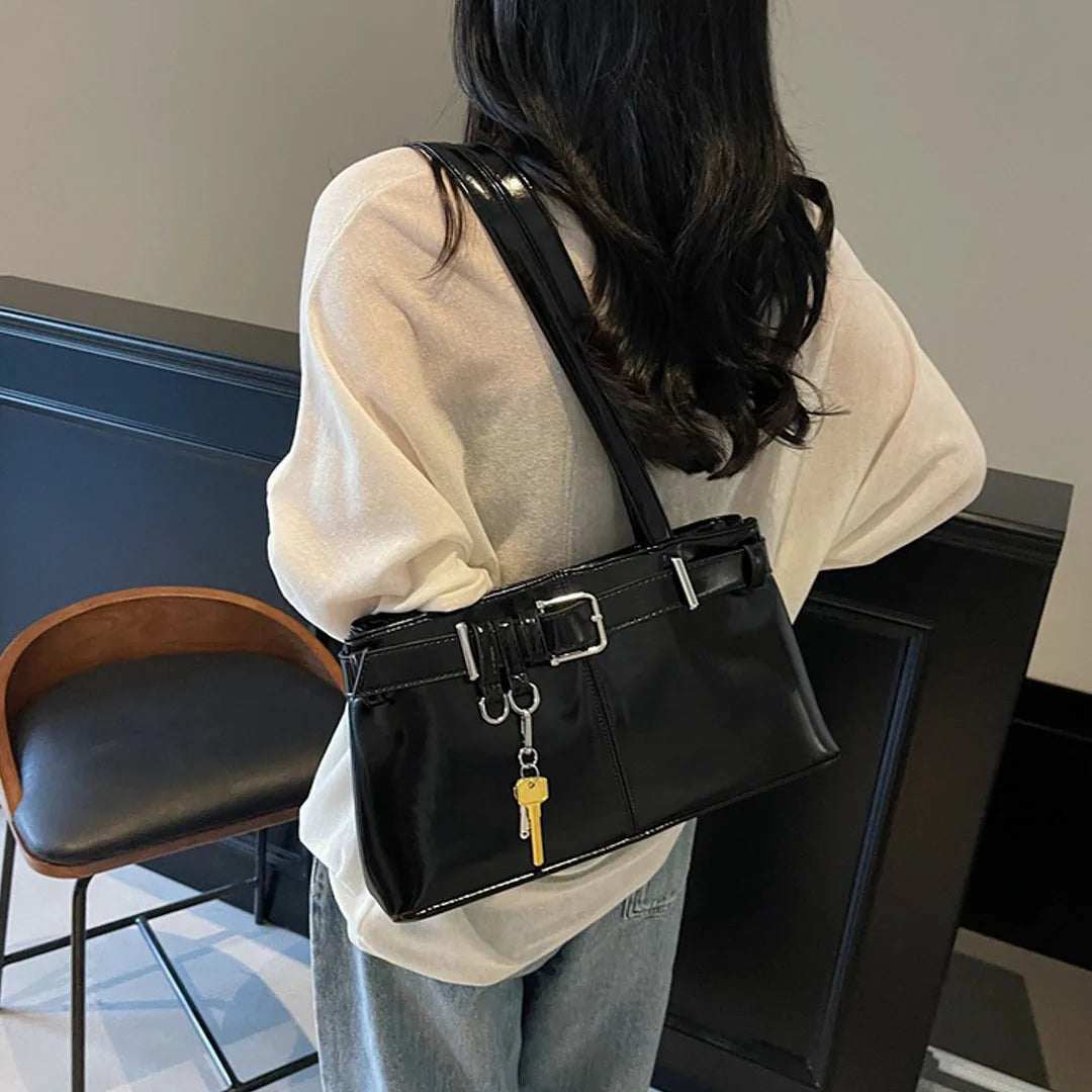 Cyflymder  Retro belt buckle motorcycle armpit shoulder bag 2025 new large capacity fashionable temperament women's commuting tote bag tren