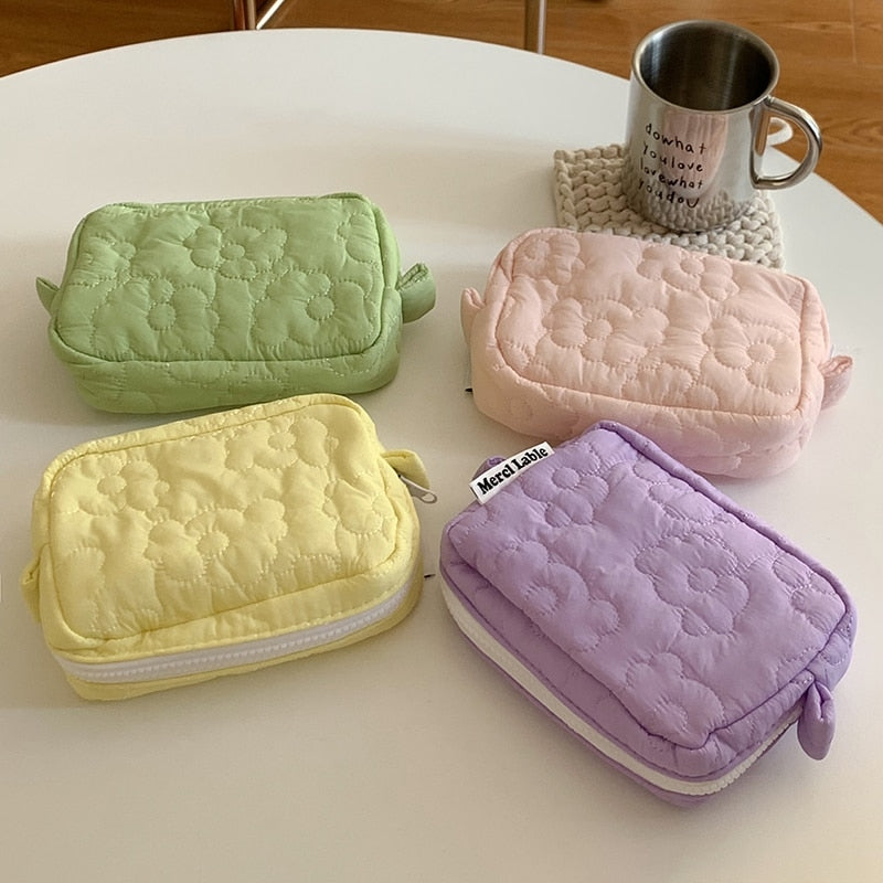 Cyflymder Cute Cosmetic Storage Bag Quilted Flowers Design Cosmetic Bag Soft Comfortable Makeup Bag for Lipstick Tissue Jewelry Pouch