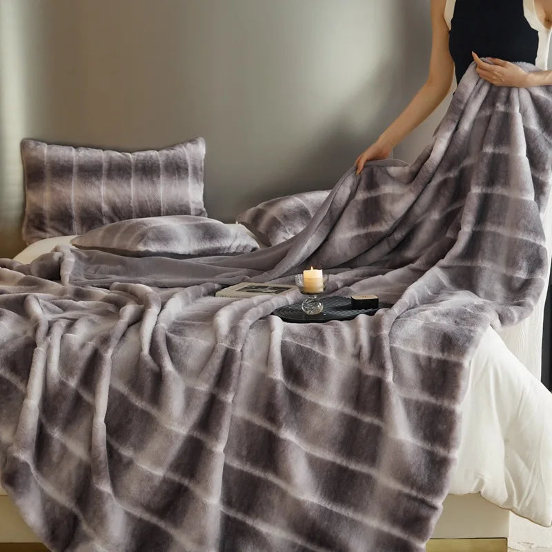 Cyflymder  A-Class Autumn Winter Grid Milk Velvet Blanket Thick Warm Faux Fur Throw Blanket for Office Soft Multi-Purpose Anti-Static Shawl