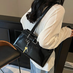 Cyflymder  Retro belt buckle motorcycle armpit shoulder bag 2025 new large capacity fashionable temperament women's commuting tote bag tren