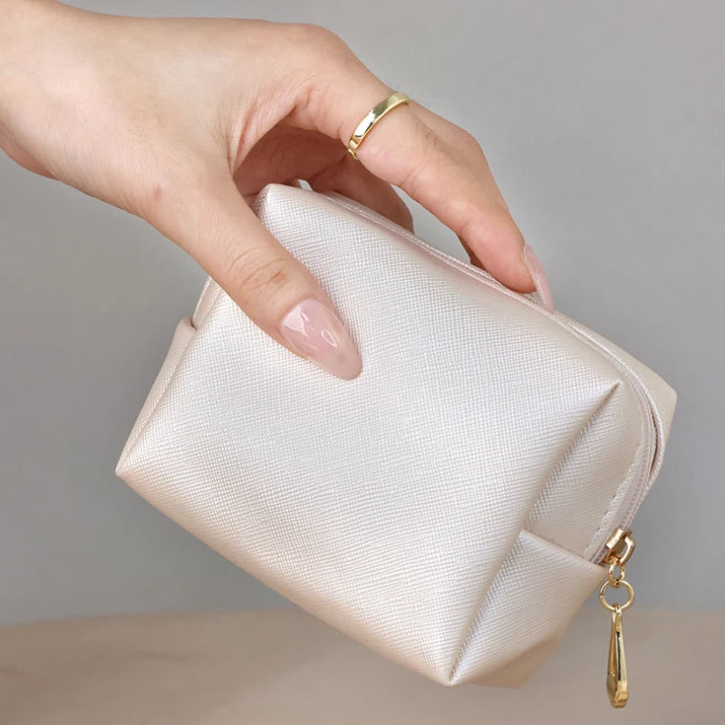 Lipstick Shaped Clutch Bag | Novelty bags, Lipstick bag, Bags for teens