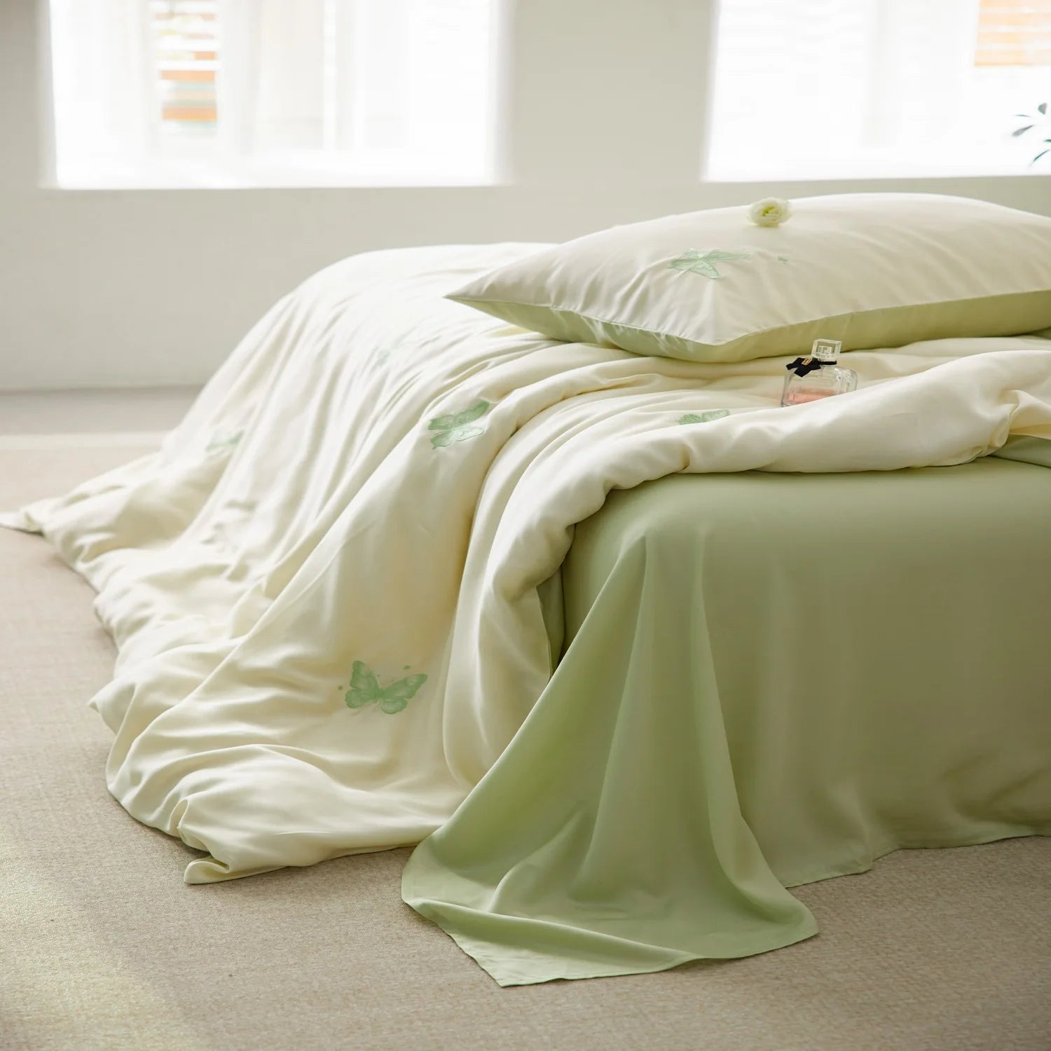 Cyflymder  High-End 100% Tencel Skin-Friendly Bedding Sets Luxury Embroidery Cooling Comforter Set Smooth Ultra Soft Bed Linens for Summer