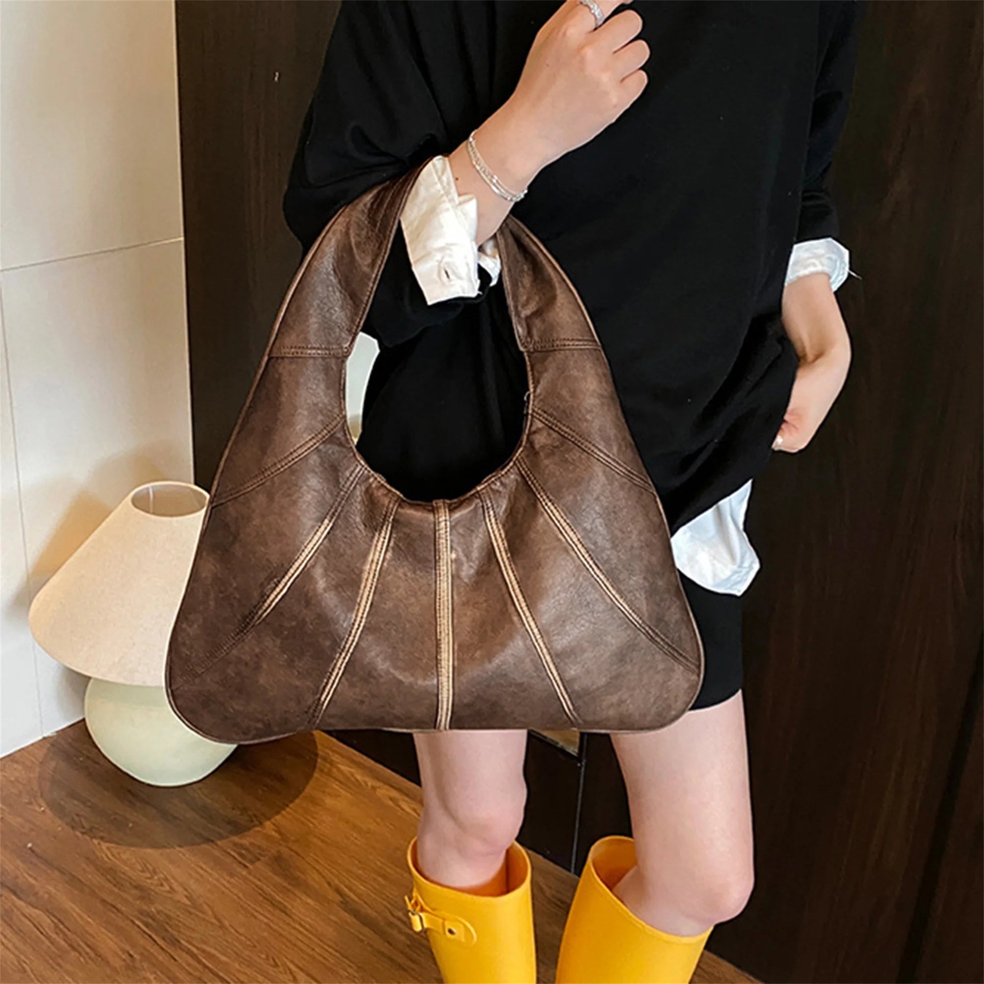 Cyflymder  Fashionable Women s Shoulder Bag with Zipper Closure and Stylish Contrast Color Stitching Elegant Handbag Design