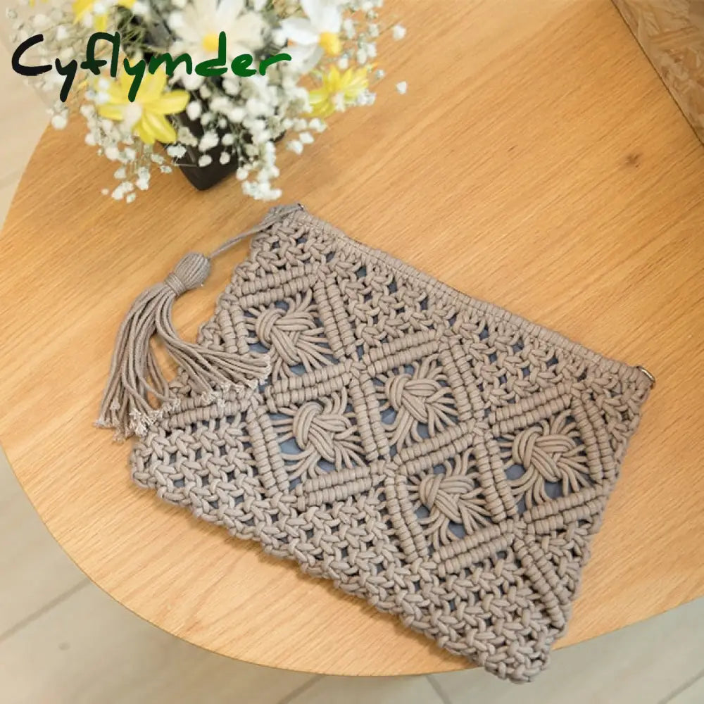 Cyflymder Women’s Bohemian Style Straw Woven Day Clutches Bags Fashionable Simple Tassel Causal