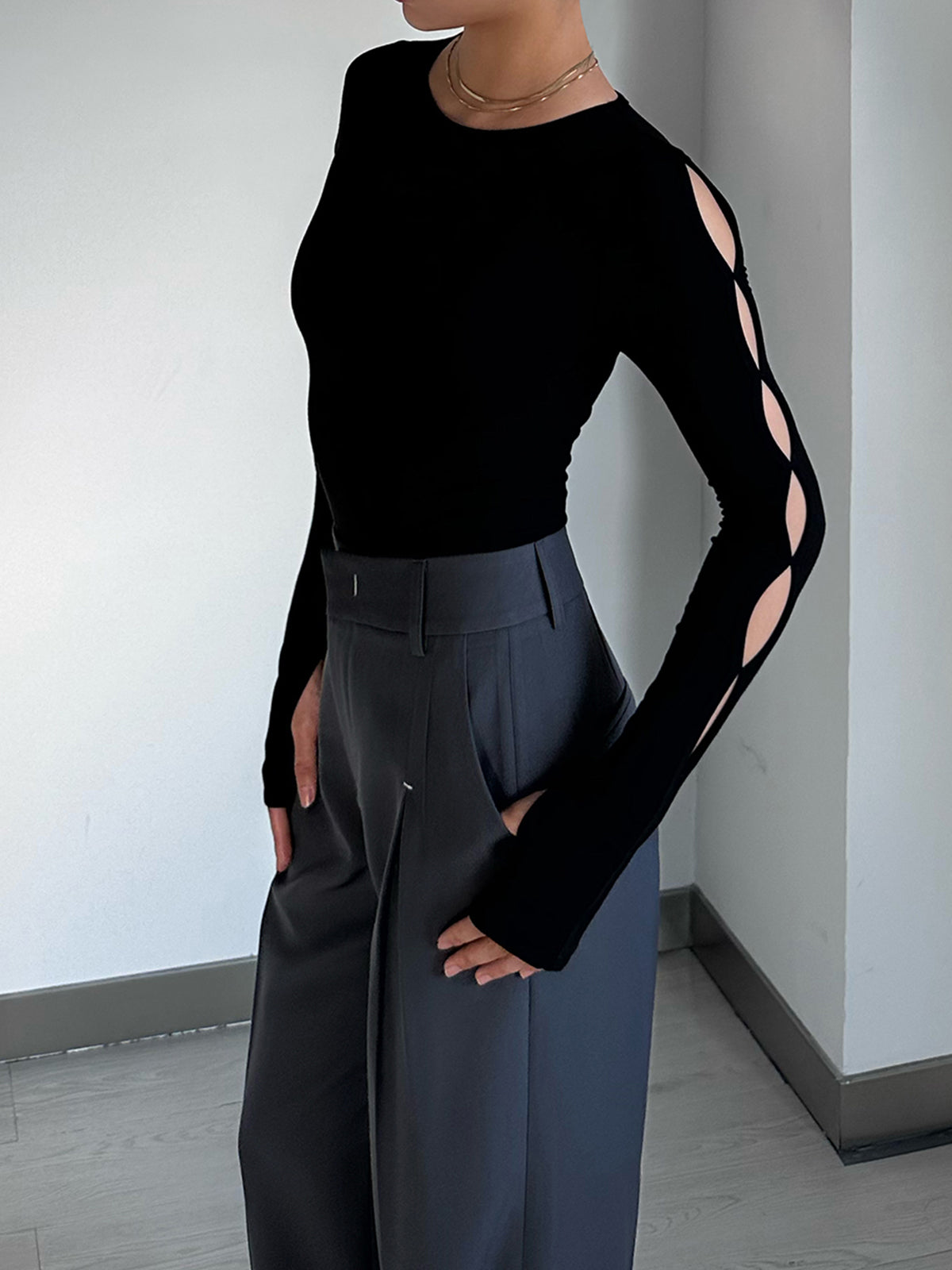 Cyflymder - Keyhole Cutout Long Sleeve Bodysuit